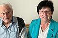 Der Jubilar Helmut Hagen gemeinsam mit der zweiten Bürgermeisterin Annemarie Mauer.