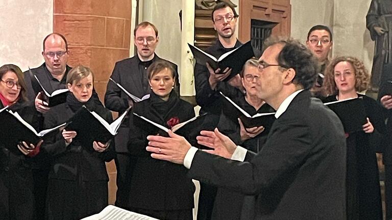 Dirigent Matthias Beckert, gebürtiger Westheimer, bezeichnete das alljährliche Konzert in Haßfurt als Höhepunkt für seinen Chor. Dirigent Matthias Beckert, gebürtiger Westheimer, bezeichnete das alljährliche Konzert in Haßfurt als Höhepunkt für seinen Chor.