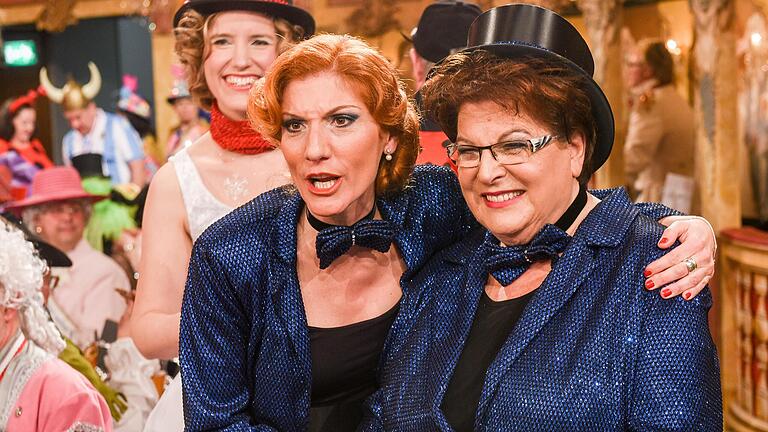 Barbara Stamm und ihre Tochter Sissi bei der 'Fastnacht in Franken' im Fasching 2017.