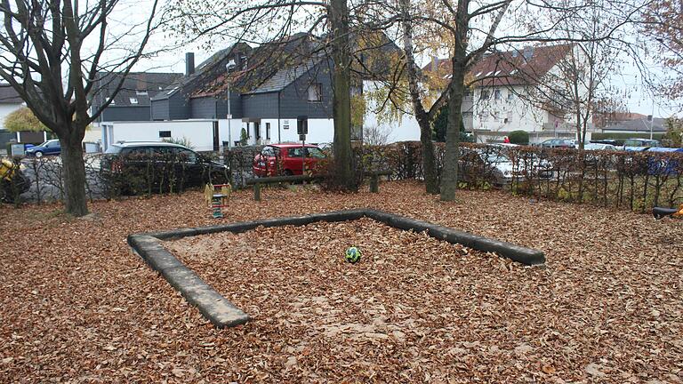 An diesem Sandkasten, der schnell wieder aufgefüllt wurde, machten sich die Täter in Wiesentheid zu schaffen.