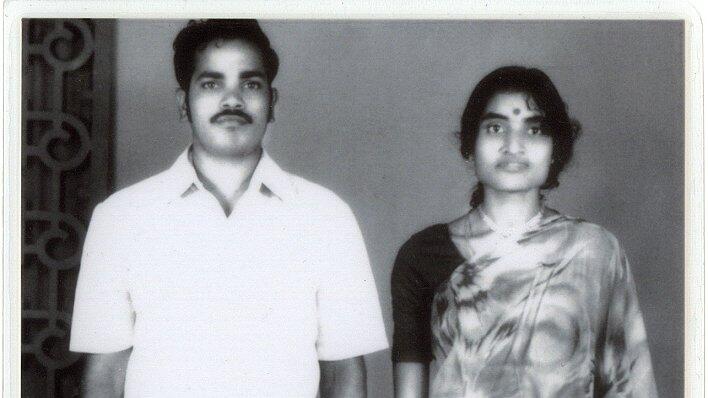 Die Familie Arunagirinathan im Jahr 1979: Umes mit seinen Eltern und der während des Bürgerkriegs in Sri Lanka verstorbenen älteren Schwester Ruji.