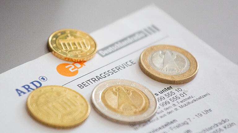 Rundfunkbeitrag       -  Bis 2024 zahlt jeder Haushalt monatlich 18,36 Euro Rundfunkbeitrag, danach beginnt eine neue vierjährige Beitragsperiode.