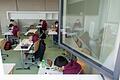 Ab einer Inzidenz von 100 müssen die meisten Schülerinnen und Schüler zu Hause lernen. Egal ob es Corona-Fälle an der Schule gibt oder nicht. Auf Dauer kann das keine Lösung sein.
