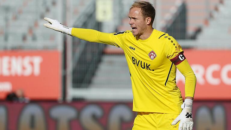Hendrik Bonmann wird am Samstag in Halle wohl wieder das Tor der Würzburger Kickers hüten. Hendrik Bonmann wird am Samstag in Halle wohl wieder das Tor der Würzburger Kickers hüten.