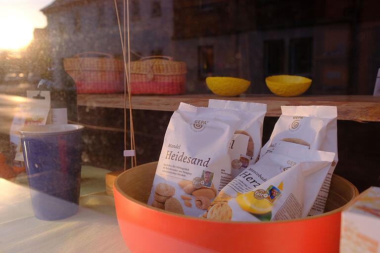 Ob Lebensmittel, Süßes oder Handwerkliches: Im Eine-Welt-Laden von Bad Königshofen wird der Fairtrade-Gedanke mit Leben gefüllt. Ob Lebensmittel, Süßes oder Handwerkliches: Im Eine-Welt-Laden von Bad Königshofen wird der Fairtrade-Gedanke mit Leben gefüllt. 
