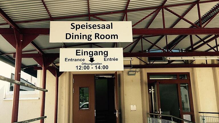 Das Schild hängt: In den nächsten Tagen wird sich der Speisesaal der Erstaufnahmeeinrichtung mit Leben füllen. Das Schild hängt: In den nächsten Tagen wird sich der Speisesaal der Erstaufnahmeeinrichtung mit Leben füllen.