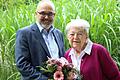 Helene Gold nahm die Glückwünsche von Schwarzachs Bürgermeister Volker Schmitt zu ihrem 90. Geburtstag entgegen.