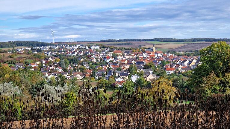 Blick vom Natura Trail auf Güntersleben. Blick vom Natura Trail auf Güntersleben.