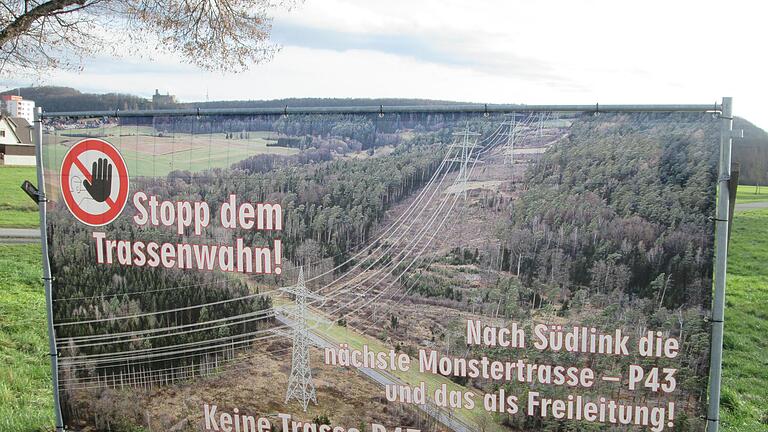 Diskussionen um die Banner der Bürgerinitiative Der Gegenstrom Elfershausen. Kritiker fordern eine moderatere Ausrichtung. - Diskussionen um die Banner der Bürgerinitiative Der Gegenstrom Elfershausen. Kritiker fordern eine moderatere Ausrichtung. Diskussionen um die Banner der Bürgerinitiative Der Gegenstrom Elfershausen. Kritiker fordern eine moderatere Ausrichtung. - Diskussionen um die Banner der Bürgerinitiative Der Gegenstrom Elfershausen. Kritiker fordern eine moderatere Ausrichtung.