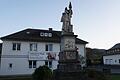 Das Kriegerdenkmal in Bischofsheim wurde Ende vorigen Jahres mutwillig beschädigt. Nun soll es über die Fördergemeinschaft saniert werden.