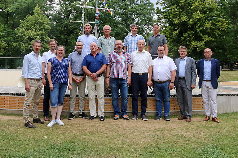 Die Jubilare der Stadt Schweinfurt des Jahres 2022 für ihr 40- und 25-jähriges Dienstjubiläum.