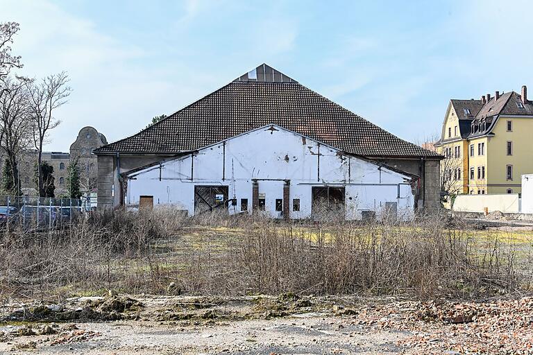 Im hinteren Teil des rund 6000 Quadratmeter großen Frankenhallengrundstücks plant die Beethovengruppe unter dem Titel 'Sozialcampus' weiterhin zwei Wohngebäude mit inklusiven Wohnformen für Menschen mit Behinderung sowie Wohnungen für Pflegekräfte und eine Tiefgarage. Im hinteren Teil des rund 6000 Quadratmeter großen Frankenhallengrundstücks plant die Beethovengruppe unter dem Titel 'Sozialcampus' weiterhin zwei Wohngebäude mit inklusiven Wohnformen für Menschen mit Behinderung sowie Wohnungen für Pflegekräfte und eine Tiefgarage.