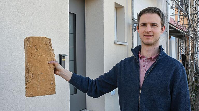 18 Zentimeter dick sind die Holzfaserplatten, mit denen Münchs ihr Haus gedämmt haben. 18 Zentimeter dick sind die Holzfaserplatten, mit denen Münchs ihr Haus gedämmt haben.