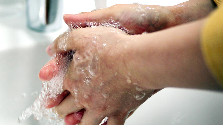 Durch Händewaschen Infektionskrankheiten vorbeugen. Die Uni Bamberg entwickelt ein System, um die Handhygiene dauerhaft zu verbessern.&nbsp;&nbsp;