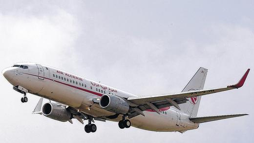 Katastrophe mit 118 Toten: Ein Flugzeug der Air Algerie stürzte über Mali ab. Keiner der Insassen überlebte. Katastrophe mit 118 Toten: Ein Flugzeug der Air Algerie stürzte über Mali ab. Keiner der Insassen überlebte.