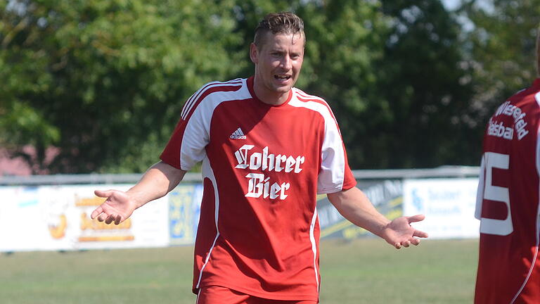 Fußball Kreisliga Würzburg 2, FC Wiesenfeld-Halsbach - TSV Duttenbrunn am Sonntag, 4. August 2019 in Halsbach: Szymon Dynia, Trainer Wiesenfeld-Halsbach