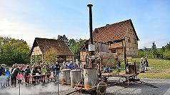 Die Kartoffeldämpfkolonne ist am 22.9. in Aktion zu erleben. - Die Kartoffeldämpfkolonne ist am 22.9. in Aktion zu erleben. Die Kartoffeldämpfkolonne ist am 22.9. in Aktion zu erleben. - Die Kartoffeldämpfkolonne ist am 22.9. in Aktion zu erleben.
