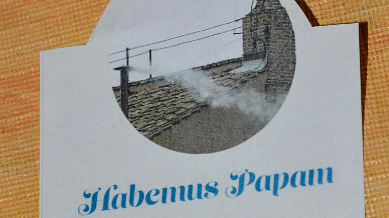 'Habemus Papam' - Diesen witzigen Namen hat ein weißes Rauchbier, das Markus Hauck gebraut hat. 'Habemus Papam' - Diesen witzigen Namen hat ein weißes Rauchbier, das Markus Hauck gebraut hat.