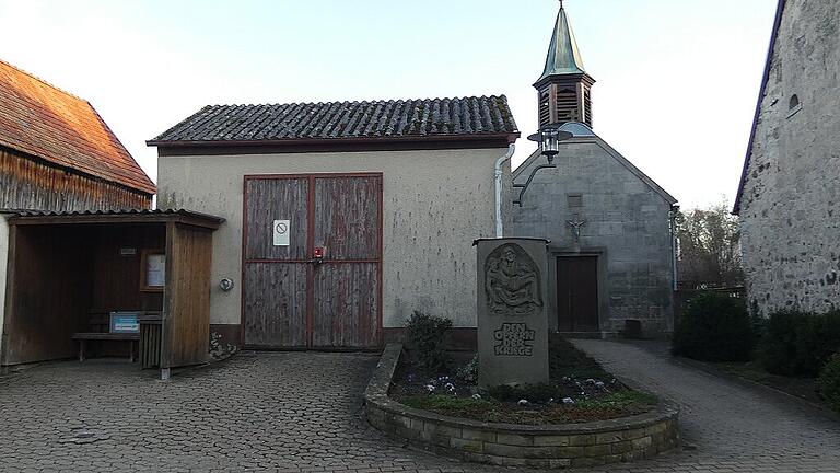 Als kommendes Projekt steht auch die Umgestaltung des Kirchenvorplatzes in Hummelmarter an. Das Gebäude, das hier auf einem Archivbild in der Mitte zu sehen ist, wurde bereits abgerissen.