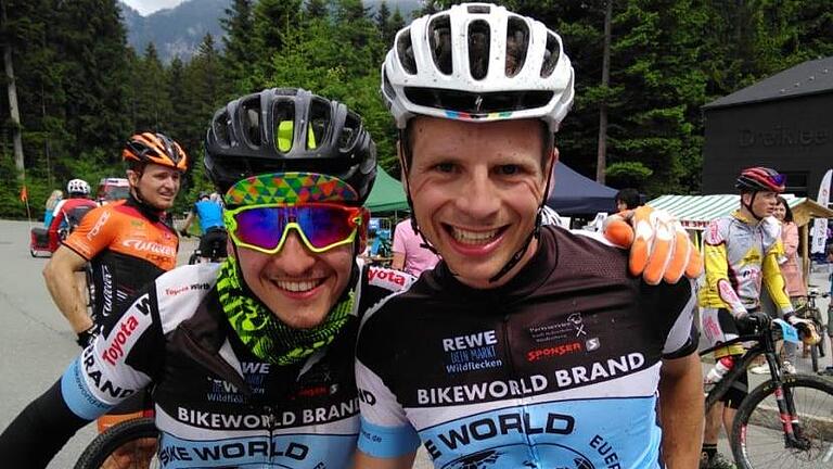 Jens Schuhmann (rechts) aus Wildflecken und Philipp Bürkner bei einem Mountainbike-Marathon im österreichischen Angerberg. Die beiden starten am 7. September ihr MTB-Everesting, um die Erforschung der seltenen Stoffwechselerkrankung SSADH zu unterstützen. Foto: Katharina Wirsing - Jens Schuhmann (rechts) aus Wildflecken und Philipp Bürkner bei einem Mountainbike-Marathon im österreichischen Angerberg. Die beiden starten am 7. September ihr MTB-Everesting, um die Erforschung der seltenen Stoffwechselerkrankung SSADH zu unterstützen. Foto: Katharina Wirsing Jens Schuhmann (rechts) aus Wildflecken und Philipp Bürkner bei einem Mountainbike-Marathon im österreichischen Angerberg. Die beiden starten am 7. September ihr MTB-Everesting, um die Erforschung der seltenen Stoffwechselerkrankung SSADH zu unterstützen. Foto: Katharina Wirsing - Jens Schuhmann (rechts) aus Wildflecken und Philipp Bürkner bei einem Mountainbike-Marathon im österreichischen Angerberg. Die beiden starten am 7. September ihr MTB-Everesting, um die Erforschung der seltenen Stoffwechselerkrankung SSADH zu unterstützen. Foto: Katharina Wirsing