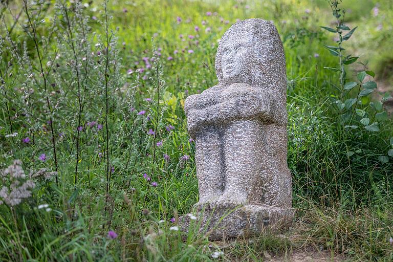 Im Bild: Die Skulptur 'Die Mondguckerin' von Hans-Gerd Böhmer aus Würzburg. Im Bild: Die Skulptur 'Die Mondguckerin' von Hans-Gerd Böhmer aus Würzburg.