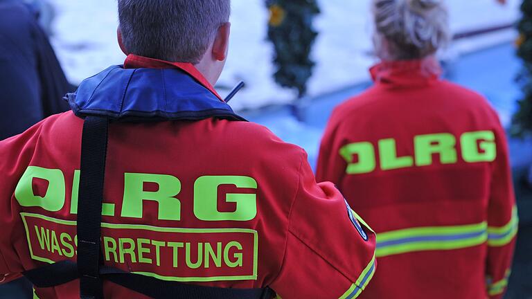 Badetote in Baden-Württemberg       -  DLRG, Feuerwehr und Polizei mussten eine Leiche aus dem Oberen Ausee in Ulm bergen. (Symbolbild)