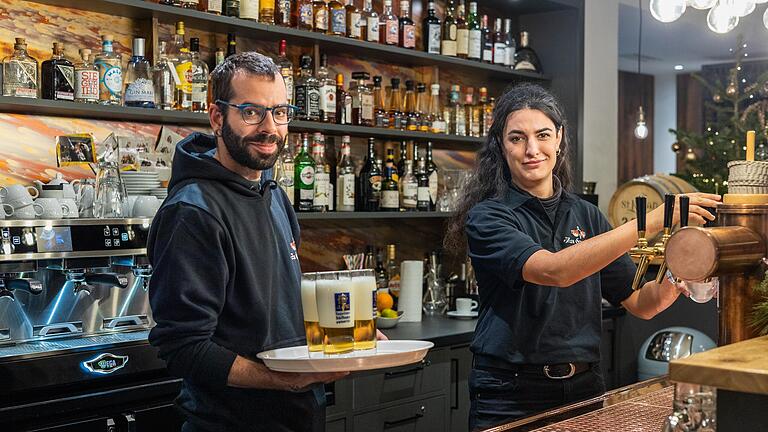 Die beiden qualifizierten Servicekräfte Jaime Contreras González und Violeta Martin González arbeiten seit einigen Monaten nicht mehr in Spanien, sondern im Hotel 'Zur Stadt Mainz' in Würzburg.&nbsp;