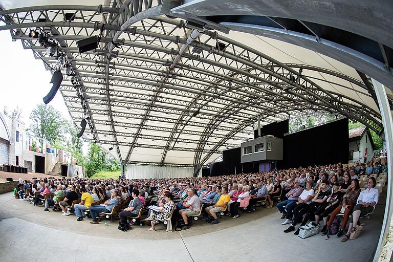 Rund 1600 Menschen besuchten am Sonntag die Premiere der Passionsspiele in Sömmersdorf.