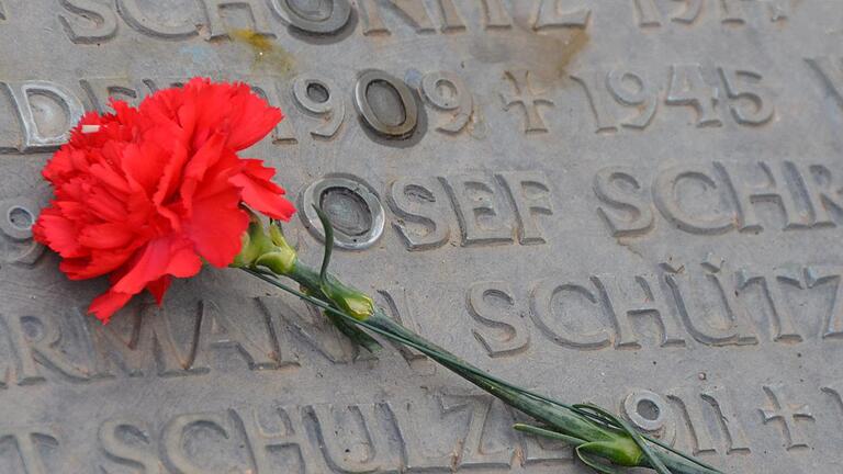 Gedenktafel auf dem Kissinger Parkfriedhof Archiv/Foto: Peter Rauch       -  Gedenktafel auf dem Kissinger Parkfriedhof Archiv/Foto: Peter Rauch