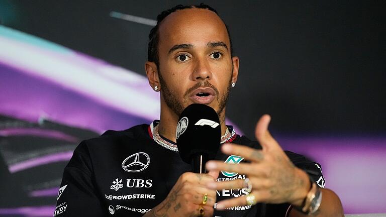 Lewis Hamilton       -  Mercedes-Pilot Lewis Hamilton nimmt seinen Teamkollegen George Russell in Schutz.