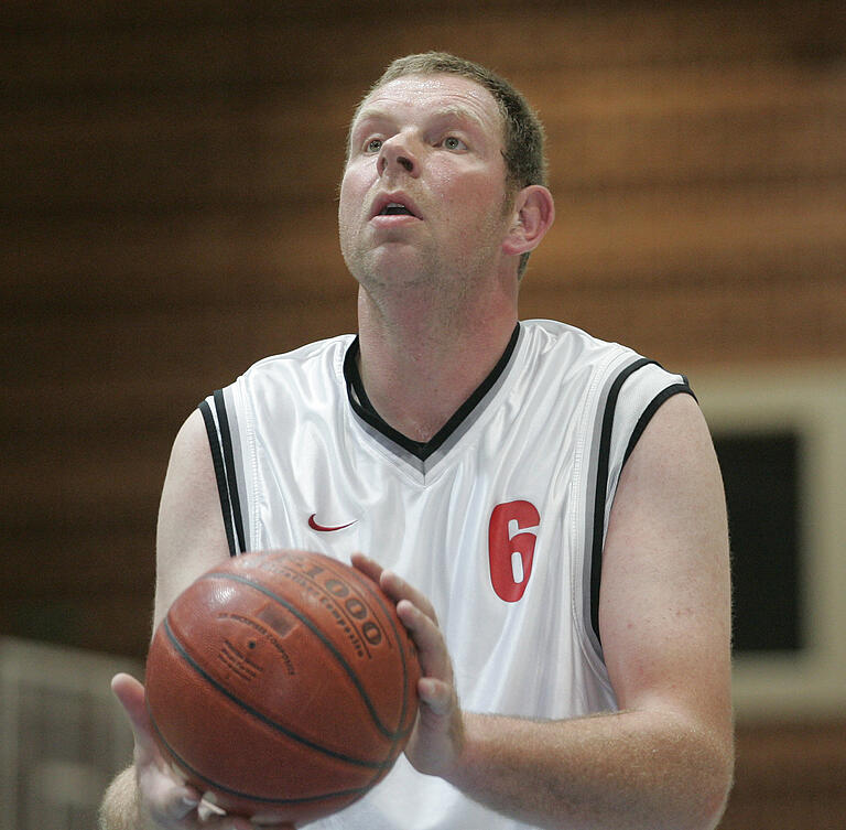 Ein Nowitzki-Freund aus alten Tagen: Burkhard Steinbach. Ein Nowitzki-Freund aus alten Tagen: Burkhard Steinbach.