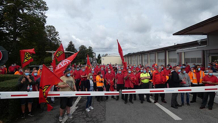 Eine erste spontane Protestaktion gegen die Werksschließung fand am Donnerstagmittag in Eltmann statt. Für den 16. September ist ein bundesweiter Aktionstag angekündigt.