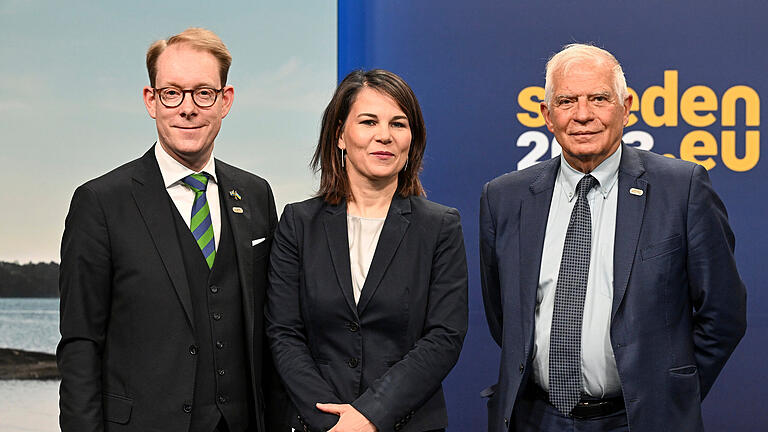 Informelles Treffen der EU-Außenminister.jpeg       -  Suchen eine gemeinsame Linie gegenüber Peking: Josep Borrell (rechts), Hoher Vertreter der EU für Außen- und Sicherheitspolitik, mit dem schwedischen Außenminister Tobias Billström und der deutschen Außenministerin Annalena Baerbock, Außenministerin von Deutschland.