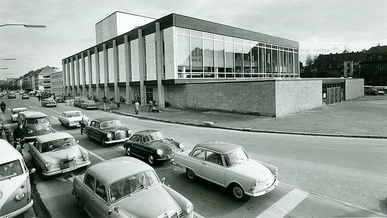 Das Mainfranken Theater, damals noch unter dem Namen Stadttheater, im Jahr 1966 kurz vor der Eröffnung.