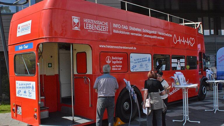 Ein Originalbus aus London wird beim Präventions- und Gesundheitstag am Rhön-Klinikum-Campus in Bad Neustadt am Samstag Station machen. Ein Originalbus aus London wird beim Präventions- und Gesundheitstag am Rhön-Klinikum-Campus in Bad Neustadt am Samstag Station machen.
