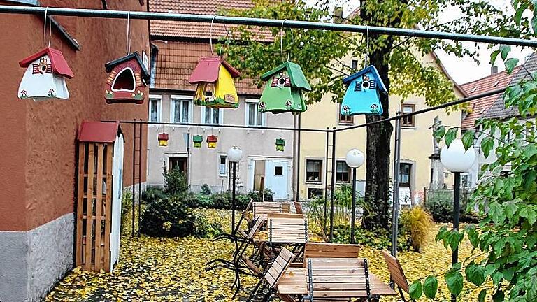 Die Außenanlage des Restaurantbereiches des neuen Vogelhauses in Sommerhausen.