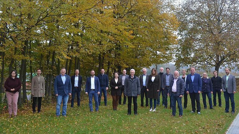 Während eines Treffens in Michelau erfuhren die Bürgermeister der teilnehmenden Gemeinden den aktuellen Stand der Wassermanagement-Projekte, unter anderem auch den Planungsstand des Bewässerungskonzepts. Das Bild zeigt die Bürgermeister zusammen mit Vertretern der Büros Hydrotec und Röschert. Während eines Treffens in Michelau erfuhren die Bürgermeister der teilnehmenden Gemeinden den aktuellen Stand der Wassermanagement-Projekte, unter anderem auch den Planungsstand des Bewässerungskonzepts. Das Bild zeigt die Bürgermeister zusammen mit Vertretern der Büros Hydrotec und Röschert.