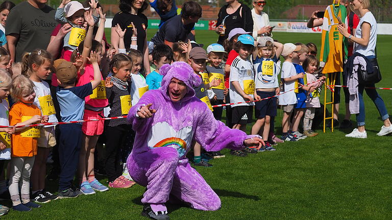 Saaletal-Marathon SV Ramsthal - 'Glücksbärchen' Matthias Hallhuber beim Bambini-Lauf. Saaletal-Marathon SV Ramsthal - 'Glücksbärchen' Matthias Hallhuber beim Bambini-Lauf.