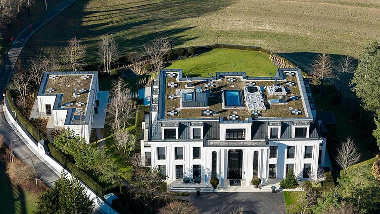 Benkos Villa in Innsbruck       -  Außenansicht der von Signa-Gründer R. Benko privat genutzten Villa.