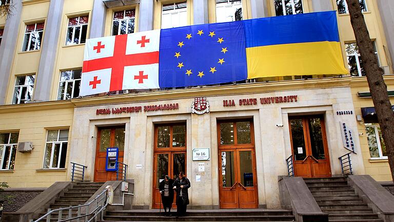 Parlamentswahl in Georgien - Nach der Parlamentswahl in der Südkaukasusrepublik Georgien gibt es Streit über das vorläufige Ergebnis der Wahlkommission. (Archivbild) Parlamentswahl in Georgien - Nach der Parlamentswahl in der Südkaukasusrepublik Georgien gibt es Streit über das vorläufige Ergebnis der Wahlkommission. (Archivbild)