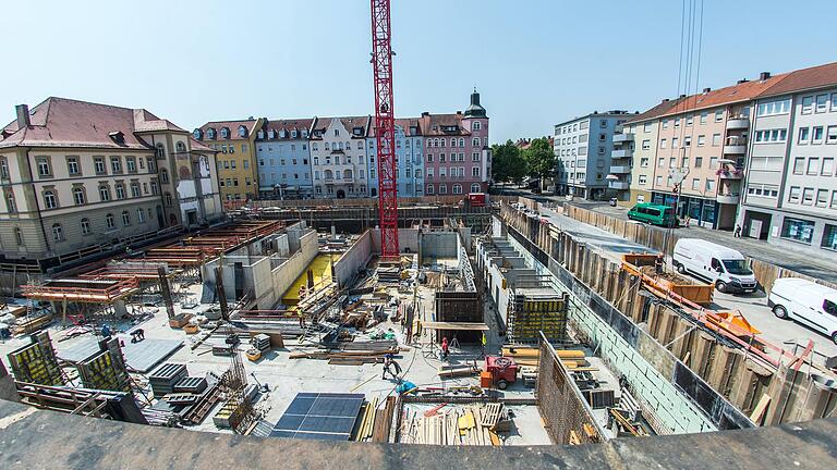 Es geht voran: Die Baustelle des Justizneubaus, gesehen vom ersten Stock des Gerichtsgebäudes.