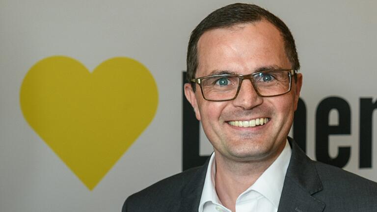 Rechnet auch nach dem 'Osterruhe'-Rückzieher von Kanzlerin Angela Merkel mit einem Kundenansturm vor Ostern: Sebastian Kohrmann, Vorstandschef von Edeka Nordbayern in Rottendorf. Rechnet auch nach dem 'Osterruhe'-Rückzieher von Kanzlerin Angela Merkel mit einem Kundenansturm vor Ostern: Sebastian Kohrmann, Vorstandschef von Edeka Nordbayern in Rottendorf.