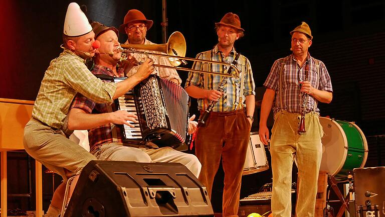 Eine tolle Show und höchste Musikalität präsentierten häisd’n‘däist vomm mee“ in der Bergtheimer Willi-Sauer-Halle.