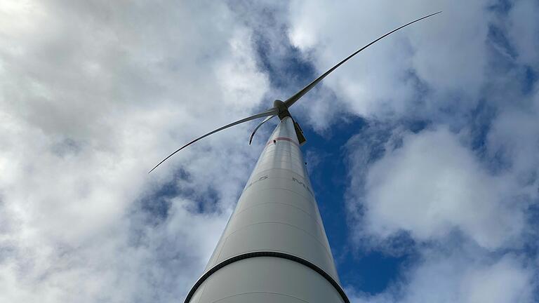 Der Marktheidenfelder begrüßte in einem Grundsatzbeschluss die Idee zur Gründung eines Regionalwerks, das die Energiewende im Landkreis koordinieren soll. Das Bild zeigt ein Windrad bei Retzstadt.