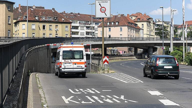 Am Europastern in Würzburg wird die Unterführung, von der Schweinfurter Straße stadtauswärts kommend, in Richtung Uniklinikum, bis Ende Oktober gesperrt.