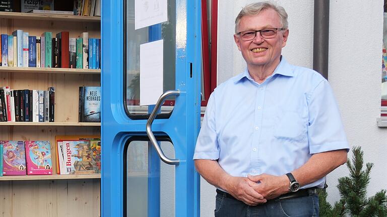 Peter Paul im Juni 2021 bei der Einweihung der 'Mittelsinner Schmökerzelle' auf dem Schulplatz.