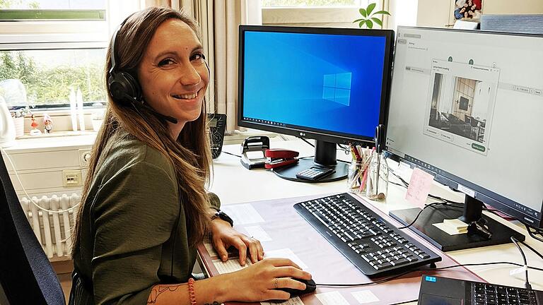 Seit 1. Oktober beantworten beim Bezirk Unterfranken insgesamt acht Beraterinnen und Berater online Fragen zur Sozialhilfe. Seit 1. Oktober beantworten beim Bezirk Unterfranken insgesamt acht Beraterinnen und Berater online Fragen zur Sozialhilfe.