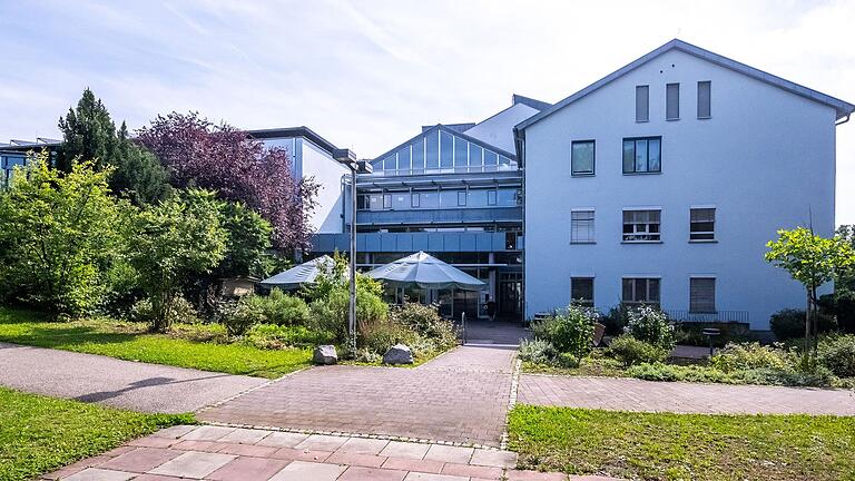 An der Geomed-Klinik in Gerolzhofen sollen künftig mehr Patientinnen und Patienten untergebracht und versorgt werden können.