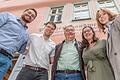 Jubiläum der 'Freunde Mainfränkischer Kunst und Geschichte': (von links) Maximilian Münzel, Fabian Scheidler, der Vereinsvorsitzende Prof. Matthias Stickler, Felicitas Stickler und Lisa Götz vor der Geschäftsstelle im&nbsp; Handwerkerhaus in der Pleich in Würzburg.&nbsp;