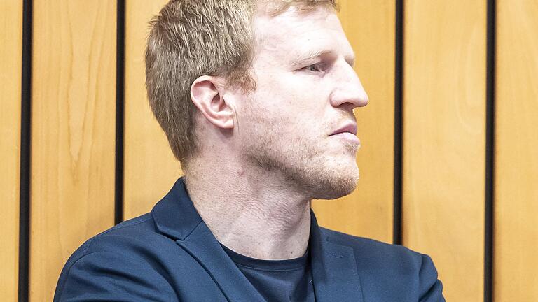 Der Blick in die Zukunft ist momentan kein erfreulicher: s.oliver-Würzburg-Geschäftsführer Steffen Liebler weiß noch nicht, ob und wenn ja wie es kommende Saison mit seinen Bundesliga-Basketballern weitergehen wird. Der Blick in die Zukunft ist momentan kein erfreulicher: s.oliver-Würzburg-Geschäftsführer Steffen Liebler weiß noch nicht, ob und wenn ja wie es kommende Saison mit seinen Bundesliga-Basketballern weitergehen wird.